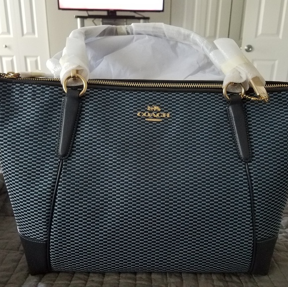Coach Handbags - Coach Tote